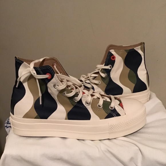 😎CONVERSE, size 9.5, worn twice, see photos , no box - Picture 3 of 5